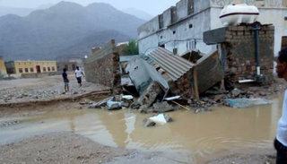 إجلاء أكثر من 2000 أسرة يمنية بسبب العاصفة لبان