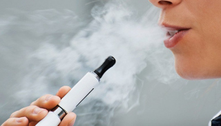 التدخين الإلكتروني يؤدي إلى تضخم الرئة