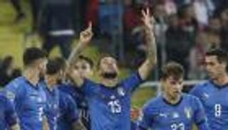 ظهير منتخب إيطاليا يهدي أستوري هدفه في شباك بولندا