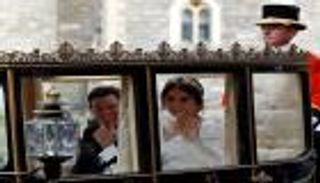 الكشف عن الصور الرسمية لزفاف الأميرة يوجيني