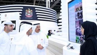 المنصوري يزور منصة وزارة الاقتصاد في جيتكس دبي 2018