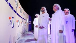محمد بن راشد يطلع على سير العمل في مشروع مسار 2020 لمترو دبي