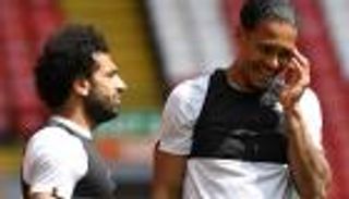 الكشف عن موقف صلاح وفان ديك من مواجهة هدرسفيلد