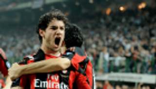 باتو يفتح باب العودة إلى ميلان