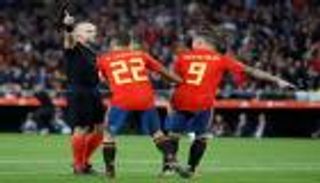 الصحف الإسبانية تهاجم "لاروخا" بعد السقوط أمام إنجلترا