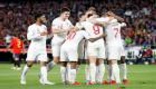 الصحافة الإنجليزية تصف لاعبي "الأسود الثلاثة" بالأبطال 