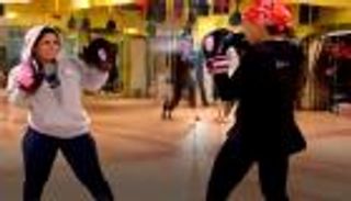 فيديو.. الملاكمة النسائية السعودية تنطلق بقوة من إحدى الصالات الرياضية