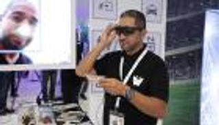 "نظارة الأمل" الذكية تمنح المكفوفين استقلالية شبه تامة