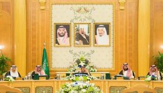 الملك سلمان خلال ترأسه مجلس الوزراء السعودي