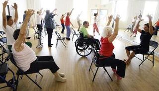 دروس رقص لعلاج مرض الوحدة في بريطانيا