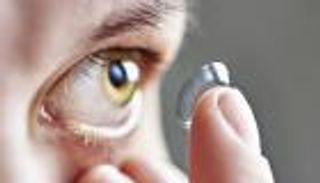 علماء صينيون يبتكرون عدسات لاصقة لعلاج الجلوكوما