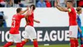 سويسرا تفوز على أيسلندا وتشارك بلجيكا الصدارة في دوري الأمم الأوروبية