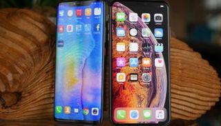 هاتف آيفون xs وهاتف هواوي ميت 20 برو Huawei Mate 20 pro 