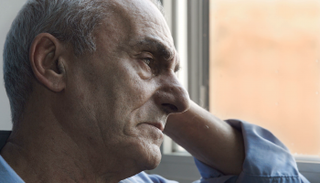 أعراض نفسية مرتبطة بألزهايمر