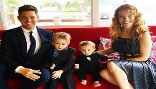 المغني الكندي مايكل بوبليه مع أسرته 