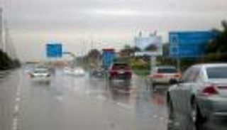 "أرصاد الإمارات" يحذر من السحب الممطرة المصحوبة برياح نشطة