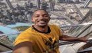 ويل سميث من أعلى "سيلفي" في العالم: برج خليفة كالأهرامات