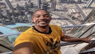 الفنان ويل سميث من أعلى برج خليفة بدبي