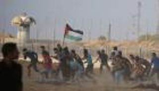 الفلسطينيون يستعدون للمشاركة في جمعة "غزة تنتفض والضفة تلتحم"