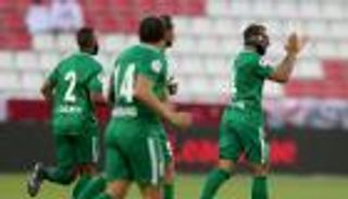 شباب الأهلي دبي ينتظر هدايا المنافسين