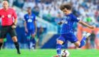 عموري يخرج مصابا في قمة الهلال والشباب