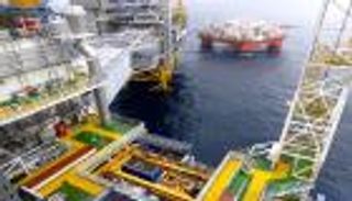 النفط يغلق مرتفعا وينهي الأسبوع على خسائر