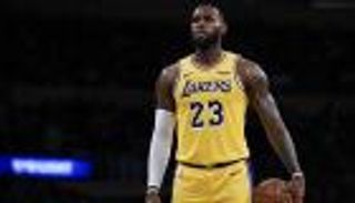 ليبرون جيمس يسعى لتصحيح مسار ليكرز رغم البداية السيئة