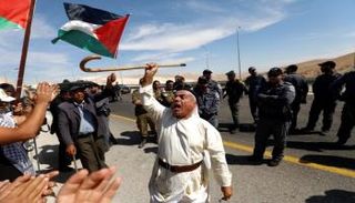 متظاهرون فلسطينيون ضد خطة إسرائيل هدم الخان الأحمر