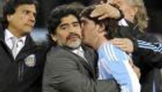 مارادونا ينفي الإساءة إلى ميسي
