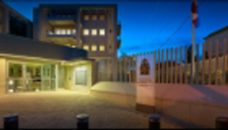 هجوم بـ"المطارق" على السفارة الكندية في اليونان