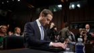 دعوة لإقالة مارك زوكربيرج من رئاسة فيس بوك بعد سلسلة اختراقات الموقع