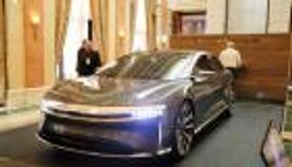 سيارة لوسيد الكهربائية تظهر في مؤتمر "مستقبل الاستثمار"