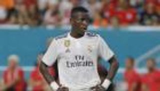 لوبيتيجي يضم فينيسيوس لقائمة الريال قبل مواجهة بلزن