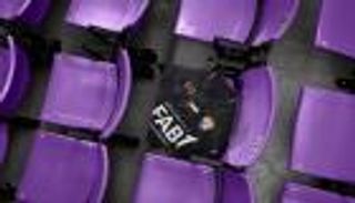 نادي العين الإماراتي يكشف عن قميصه الثالث