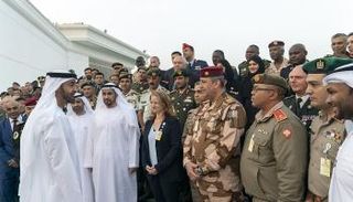 الشيخ محمد بن زايد يستقبل المشاركين في ورشة "القواعد الدولية" 