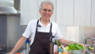 مايكل جاكوبسون.. رائد التوعية ضد مخاطر "الوجبات السريعة" 