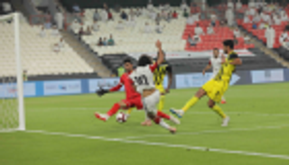 الجزيرة يتصدر الدوري الإماراتي مؤقتا رغم التعادل مع اتحاد كلباء