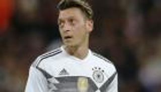 أوزيل: لن أتوقف عن تشجيع ألمانيا