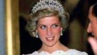 الأمير البريطاني تشارلز يعترف بندمه الشديد على الزواج من ديانا 