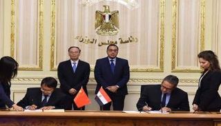 أثناء توقيع المذكرة