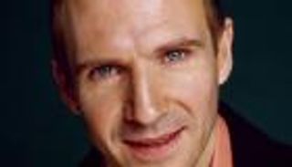 "القاهرة السينمائي" يمنح الفنان البريطاني رالف فاينز جائزة "فاتن حمامة"