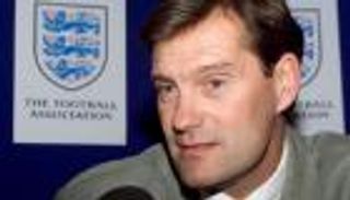 نقل مدرب إنجلترا في مونديال 98 إلى المستشفى