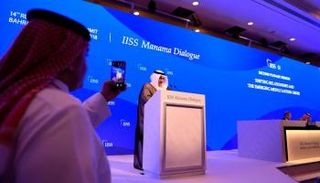 وزير خارجية البحرين خالد بن أحمد يلقي كلمة أمام قمة حوار المنامة