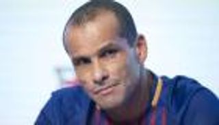 فيديوجراف.. نجوم ريال مدريد وبرشلونة السابقون يتحدثون عن الكلاسيكو