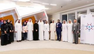 صورة جماعية لأعضاء مجلس الشباب الإعلامي مع الدكتور سلطان الجابر 