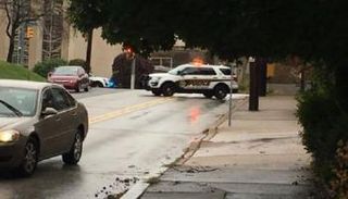 الشرطة الأمريكية في موقع حادث إطلاق النار أمس