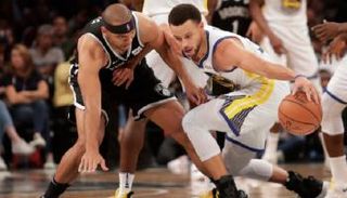 جولدن ستيت يتألق في دوري السلة الأمريكي