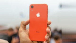 اختبار يكشف قوة شاشة هاتف iPhone XR الجديد