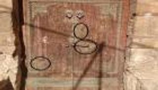 بالصور.. سرقة حشوات باب مسجد أثري في الفيوم المصرية