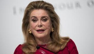 الممثلة الفرنسية الملقبة بالأيقونة كاترينا دونوف